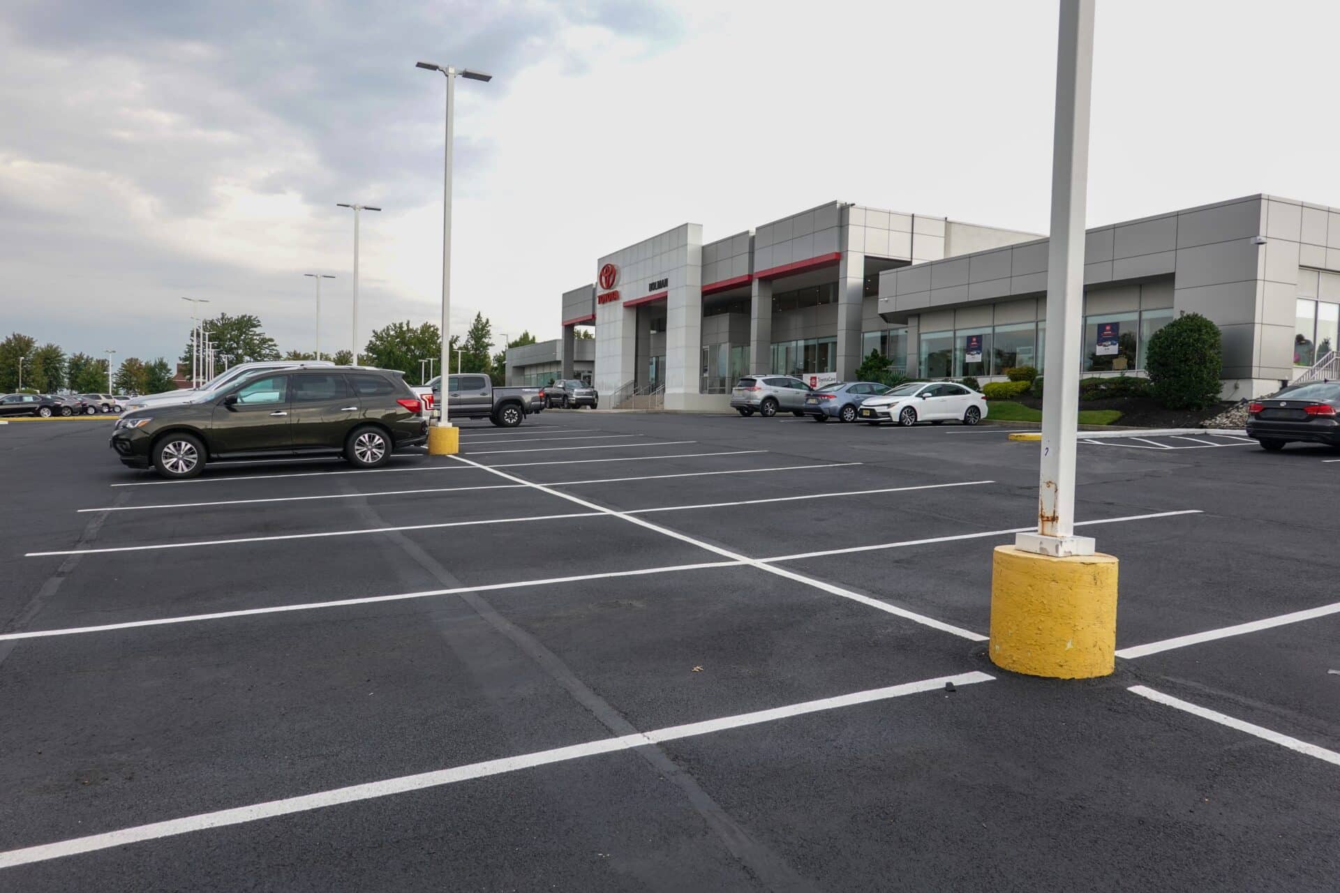 Is it better to buy or lease a new car now or wait